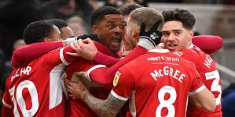 关键瞬间：争议判罚与门前挥霍 - 华体会